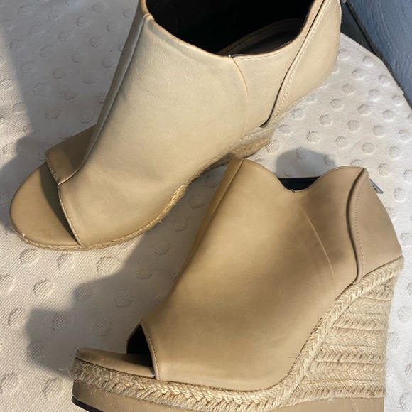 NWOT MICHAEL ANTONIO Nude Mule with an Espadrille Heel - Picture 11 of 16